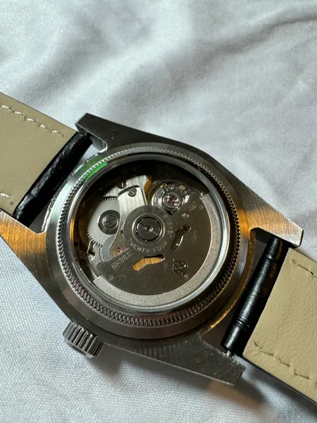 Exhibition caseback of the blue-dial watch